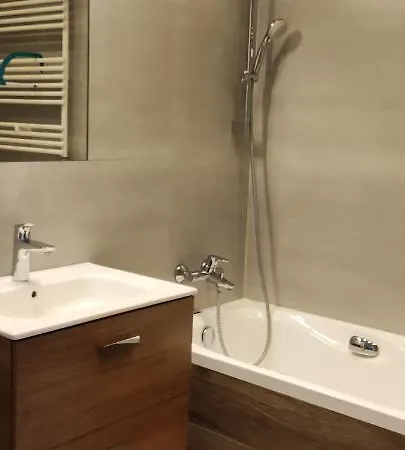 Prymus Z Garazem Daire *